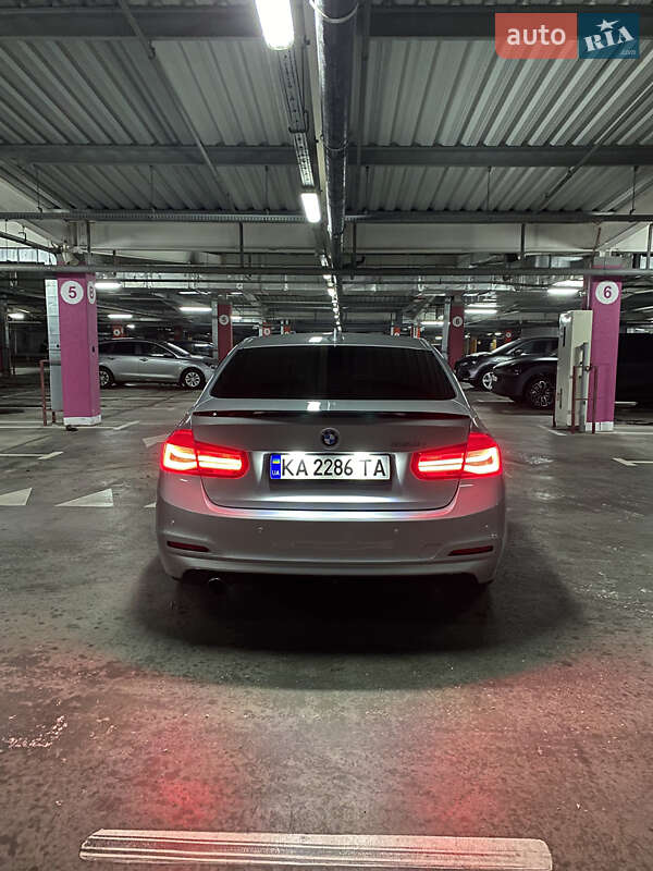 Седан BMW 3 Series 2016 в Киеве