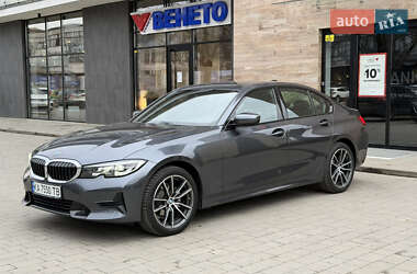 Седан BMW 3 Series 2022 в Ужгороде