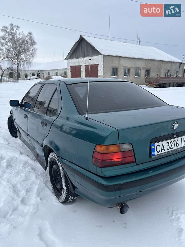 Седан BMW 3 Series 1992 в Погребище фото 3 Седан BMW 3 Series 1992 в Погребище