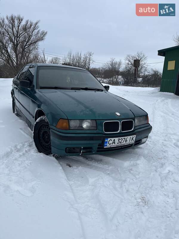 Седан BMW 3 Series 1992 в Погребище фото 2 Седан BMW 3 Series 1992 в Погребище