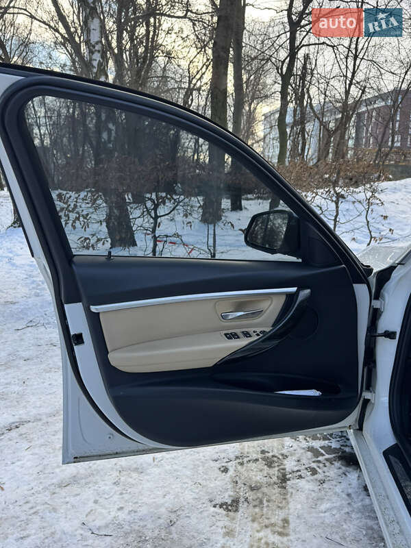 Седан BMW 3 Series 2017 в Львове