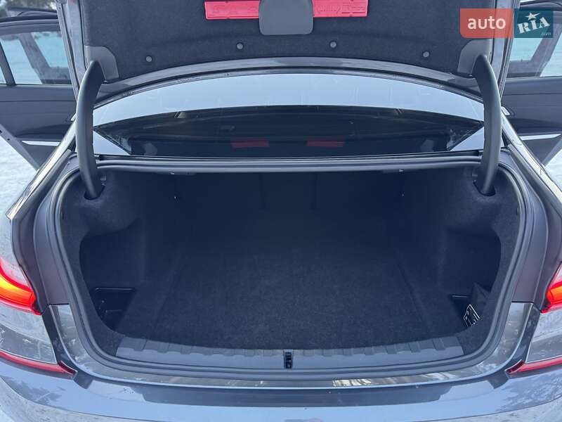 Седан BMW 3 Series 2021 в Киеве