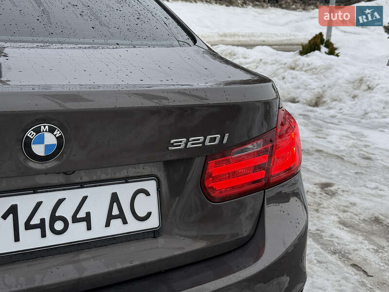 Седан BMW 3 Series 2015 в Львове
