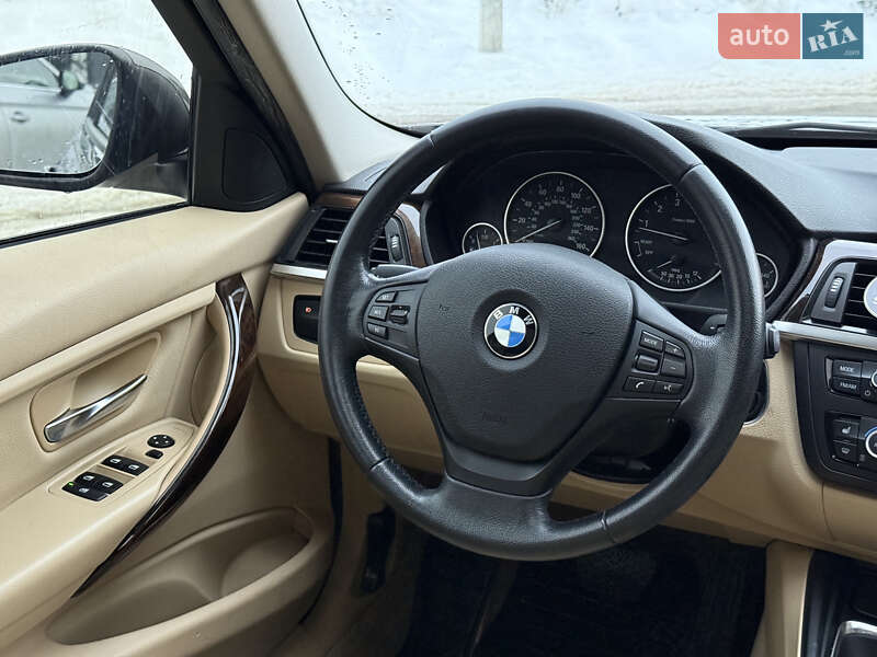 Седан BMW 3 Series 2015 в Львове