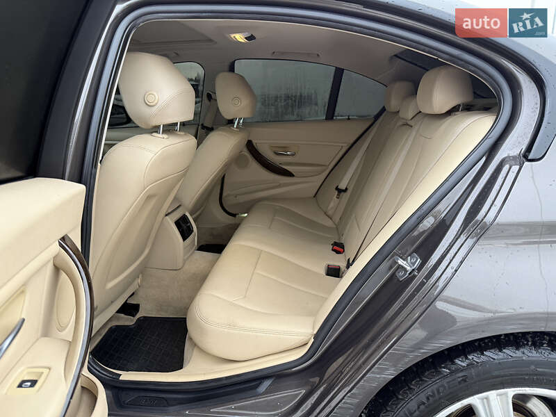Седан BMW 3 Series 2015 в Львове
