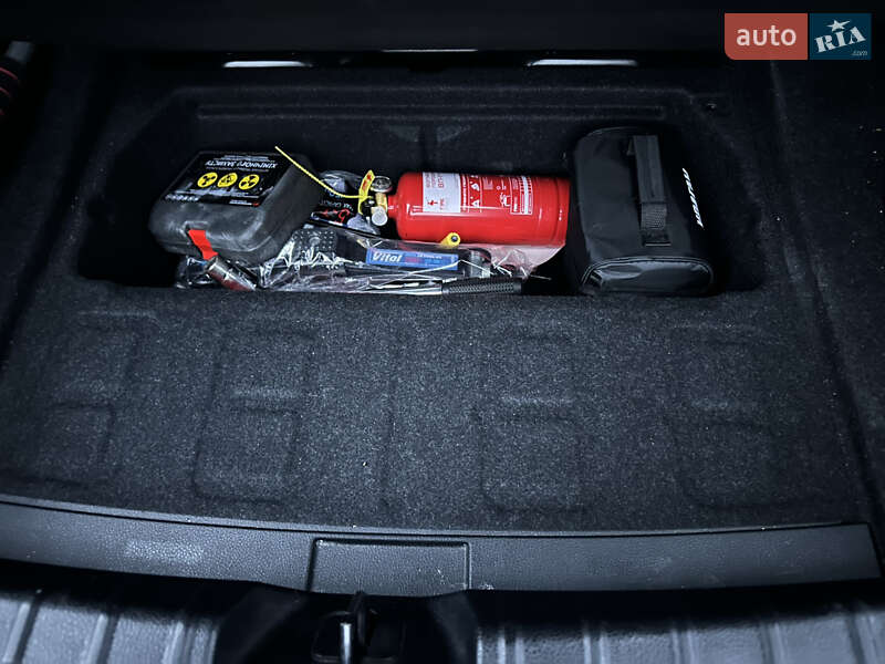 Седан BMW 3 Series 2016 в Полтаве