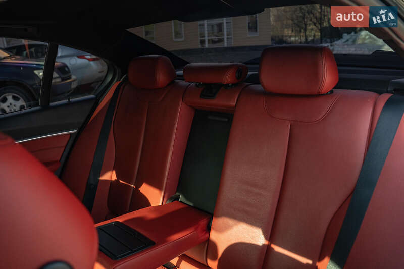 Седан BMW 3 Series 2017 в Черновцах