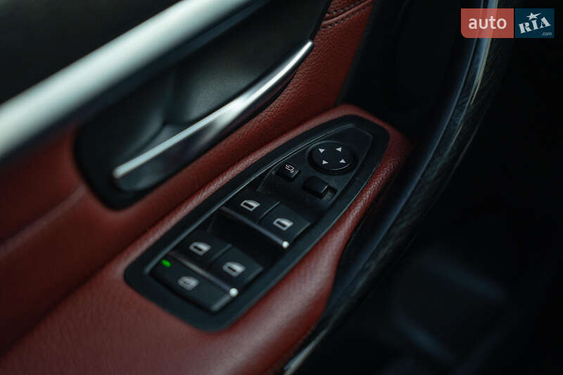 Седан BMW 3 Series 2017 в Черновцах