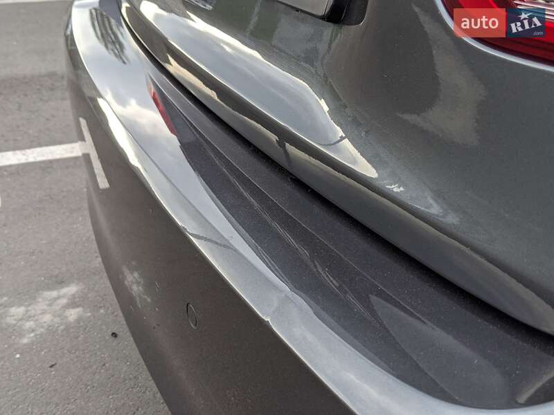 Седан BMW 3 Series 2017 в Киеве