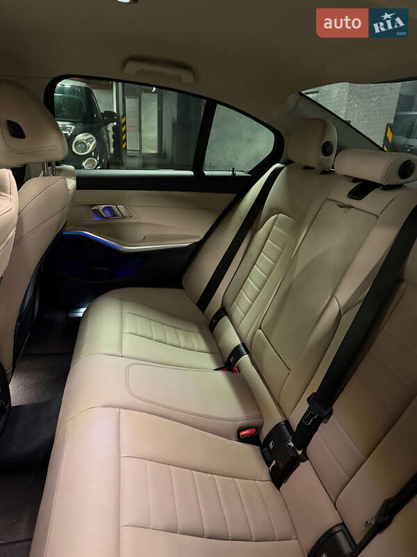 Седан BMW 3 Series 2019 в Киеве