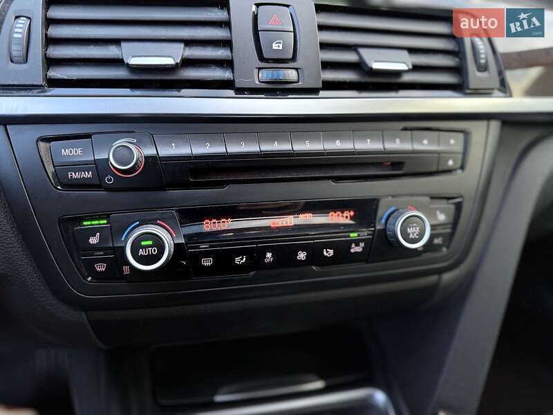 Седан BMW 3 Series 2015 в Львове