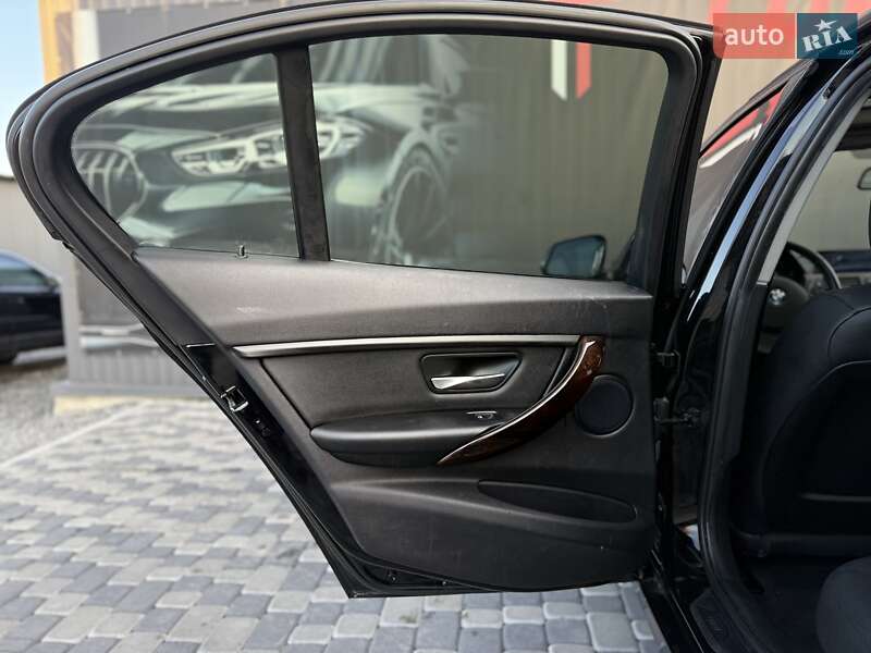 Седан BMW 3 Series 2015 в Львове