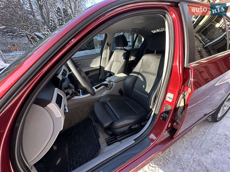 Седан BMW 3 Series 2010 в Черновцах