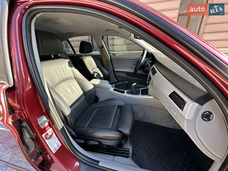 Седан BMW 3 Series 2010 в Черновцах