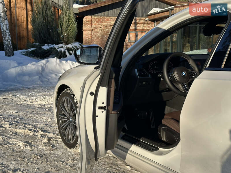 Седан BMW 3 Series 2022 в Киеве