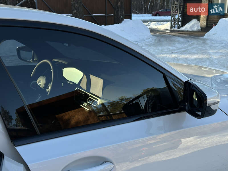 Седан BMW 3 Series 2022 в Киеве