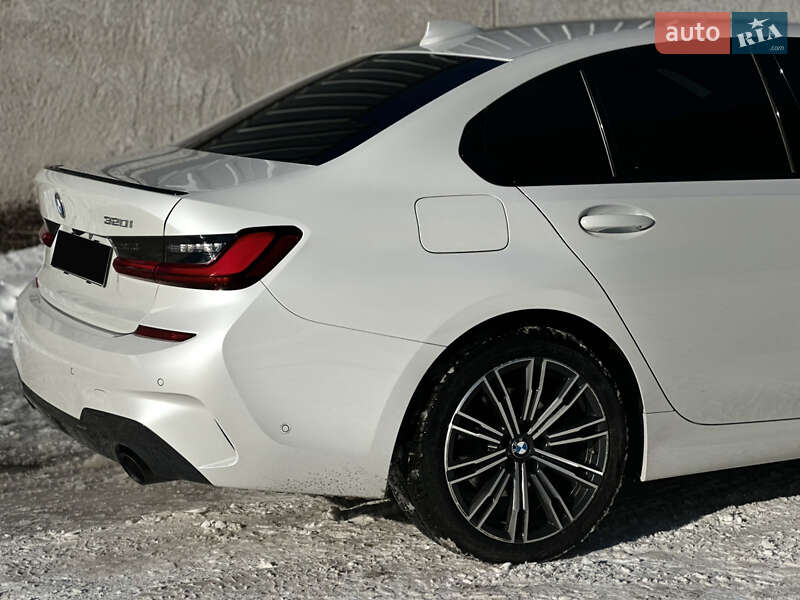 Седан BMW 3 Series 2022 в Киеве