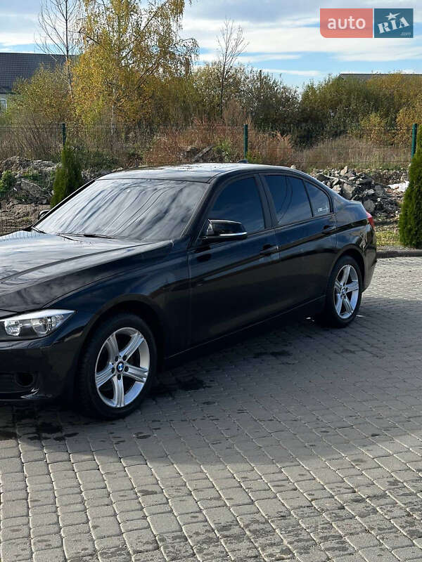 Седан BMW 3 Series 2013 в Надворной