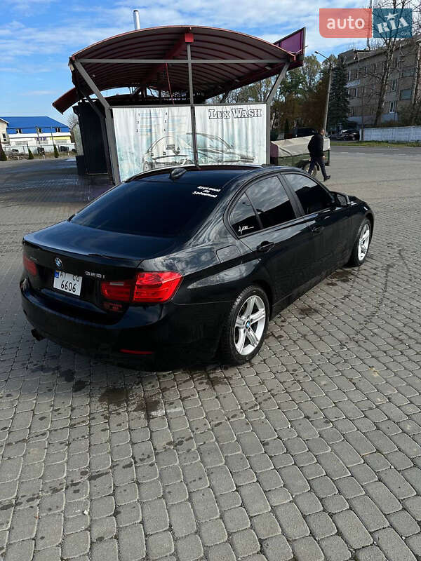 Седан BMW 3 Series 2013 в Надворной
