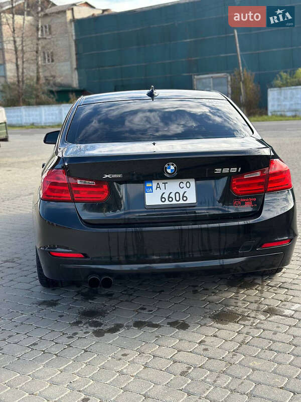 Седан BMW 3 Series 2013 в Надворной