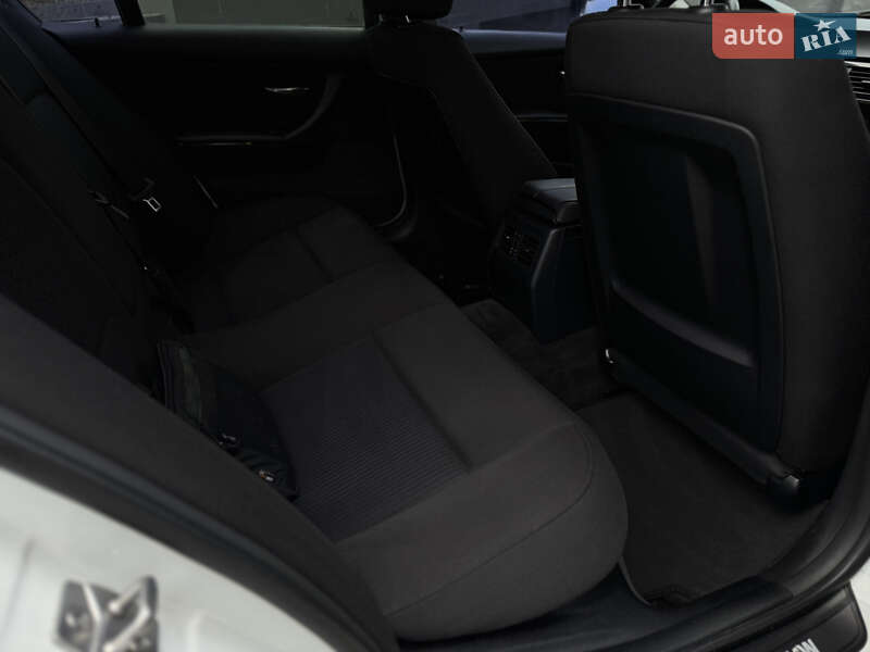 Седан BMW 3 Series 2011 в Одессе