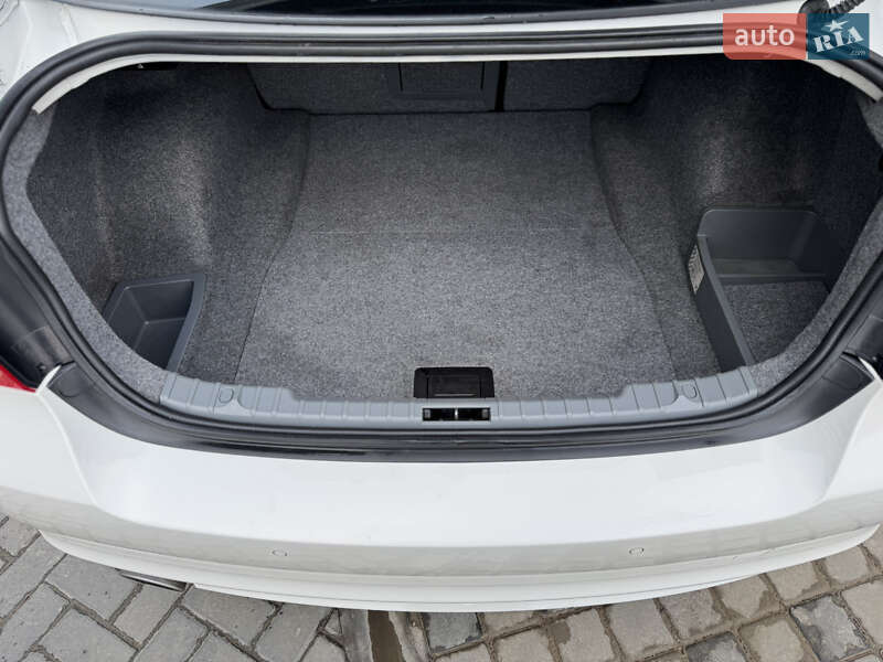 Седан BMW 3 Series 2011 в Одессе