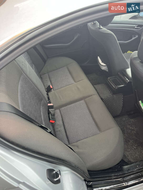 Седан BMW 3 Series 2003 в Киеве