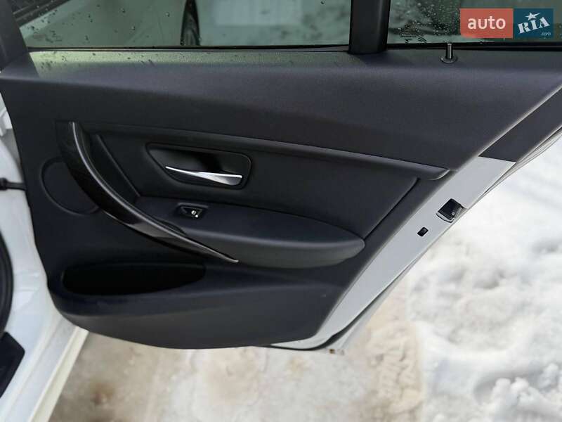 Седан BMW 3 Series 2016 в Києві