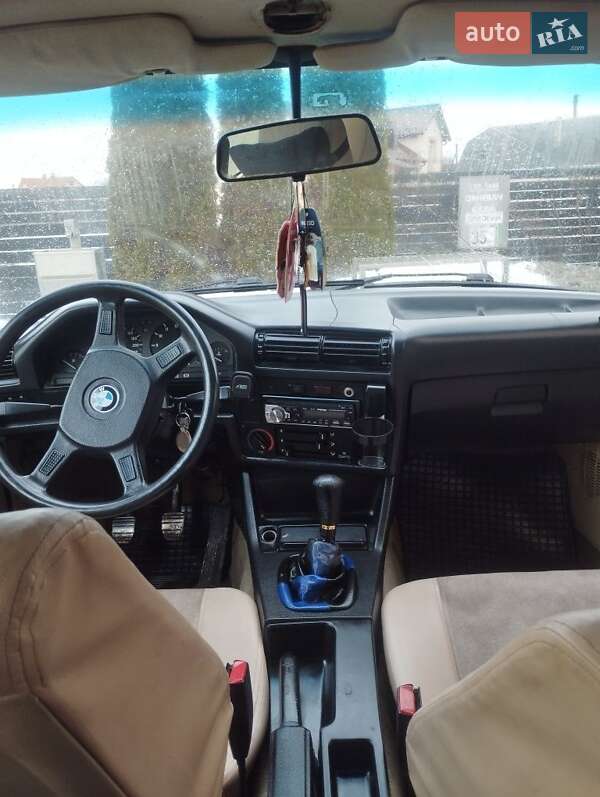 Седан BMW 3 Series 1990 в Надворной