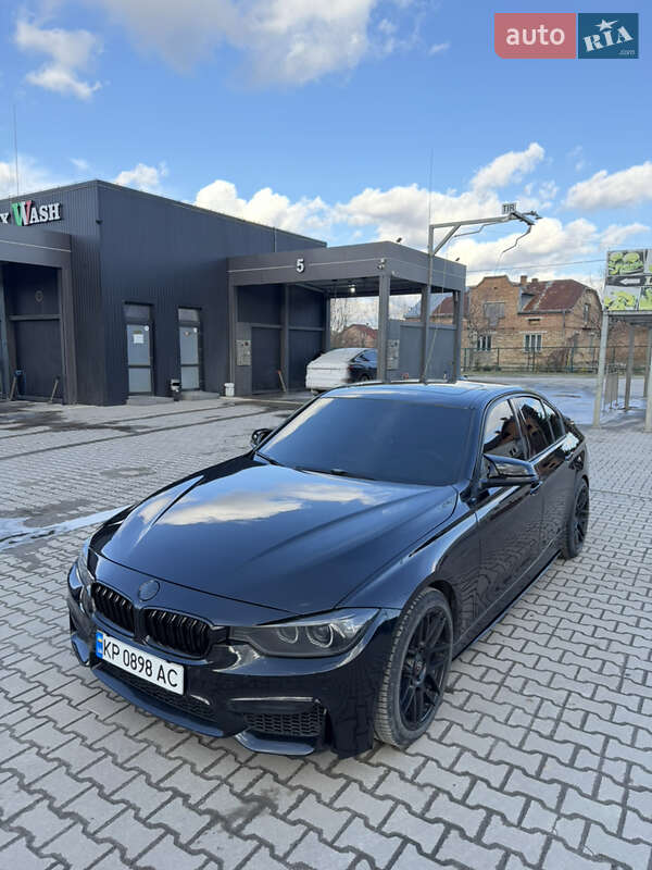 Седан BMW 3 Series 2011 в Львове
