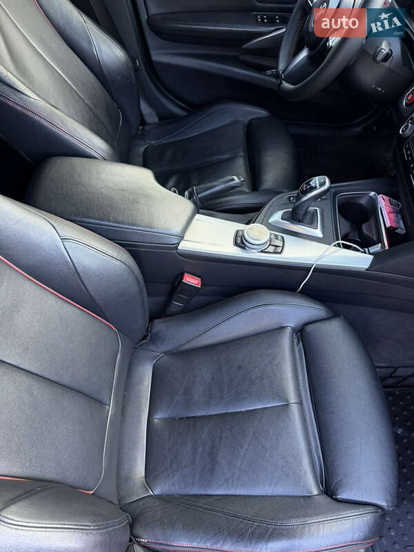 Седан BMW 3 Series 2011 в Львове