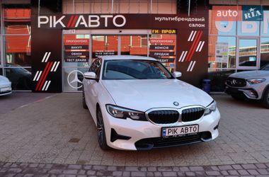 Седан BMW 3 Series 2022 в Львові