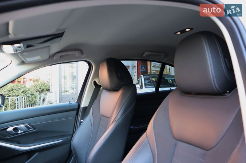 Седан BMW 3 Series 2022 в Львове