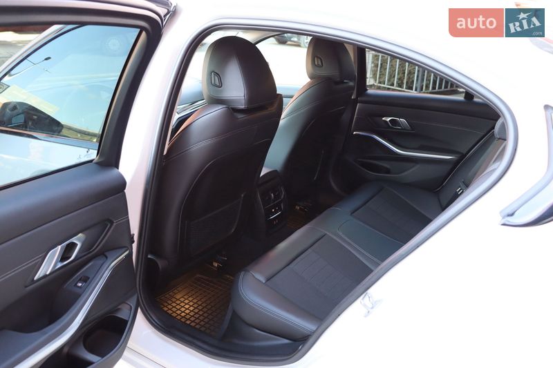 Седан BMW 3 Series 2022 в Львове