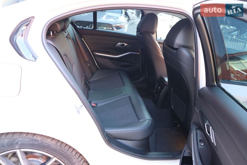 Седан BMW 3 Series 2022 в Львове