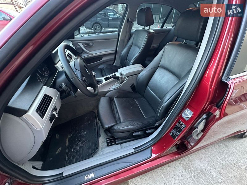 Седан BMW 3 Series 2010 в Черновцах