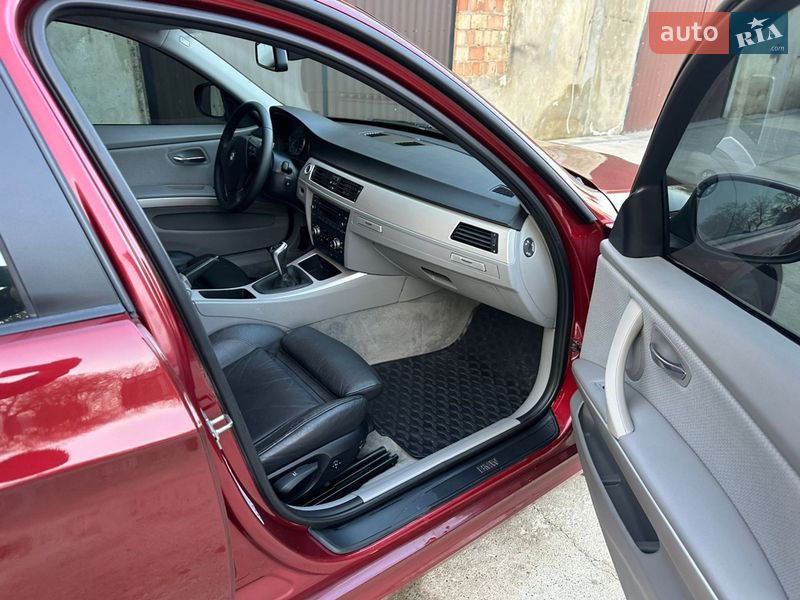 Седан BMW 3 Series 2010 в Черновцах