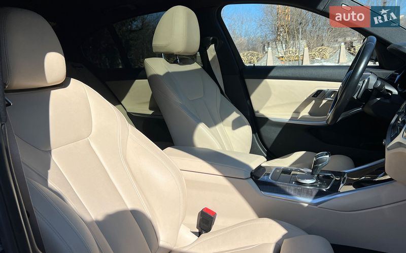 Седан BMW 3 Series 2019 в Львове