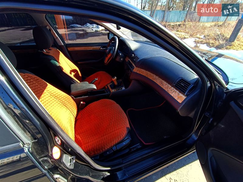 Седан BMW 3 Series 2004 в Романіву