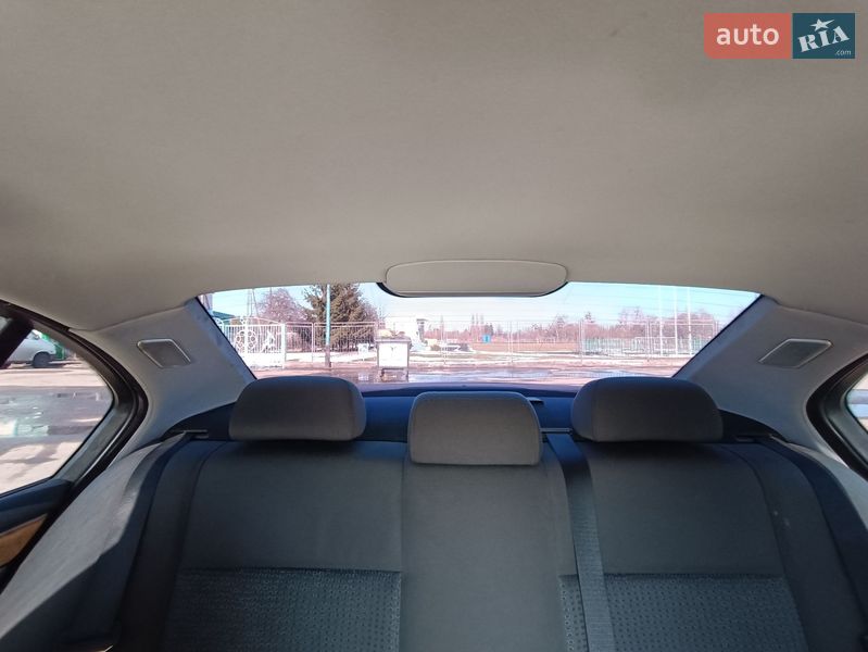 Седан BMW 3 Series 2004 в Романіву