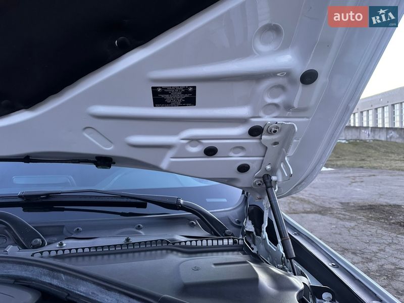 Седан BMW 3 Series 2015 в Новоднестровске