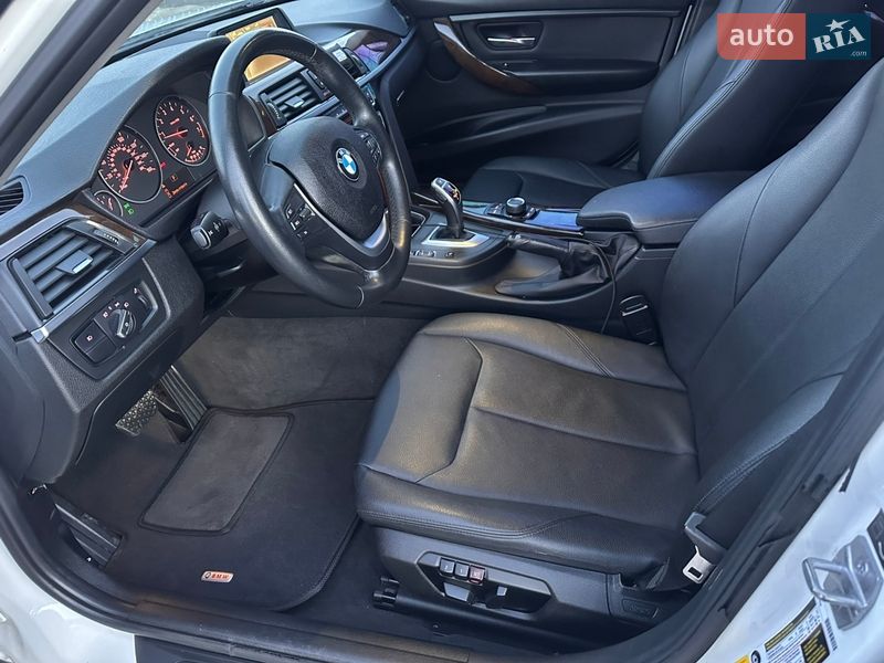 Седан BMW 3 Series 2015 в Новоднестровске