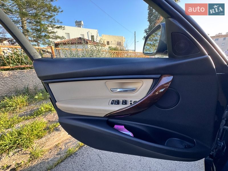 Седан BMW 3 Series 2017 в Одессе