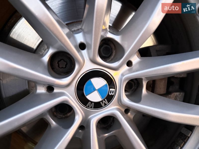 Седан BMW 3 Series 2019 в Киеве