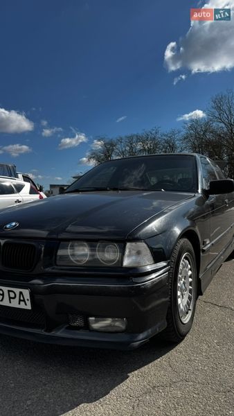 Седан BMW 3 Series 1991 в Измаиле