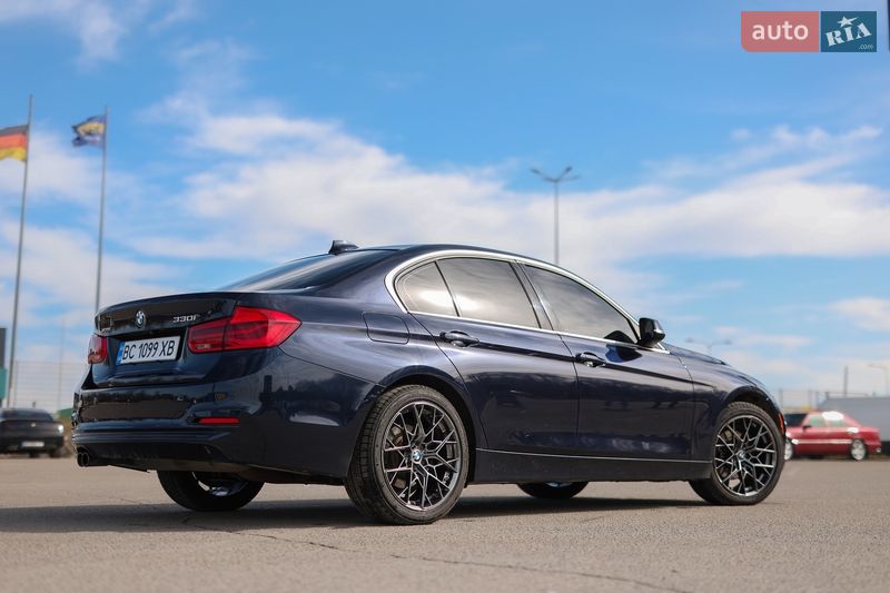 Седан BMW 3 Series 2016 в Львове