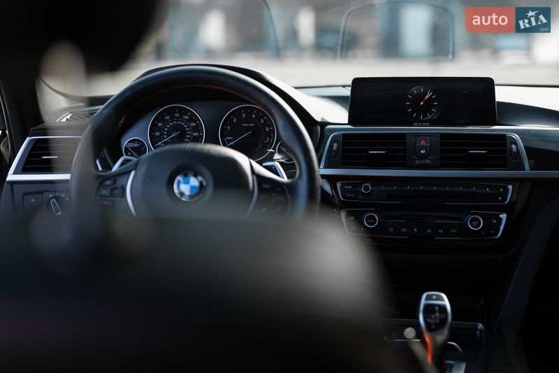 Седан BMW 3 Series 2016 в Львове
