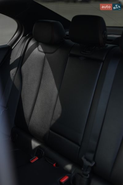 Седан BMW 3 Series 2016 в Львове