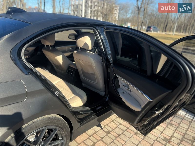 Седан BMW 3 Series 2015 в Кропивницком