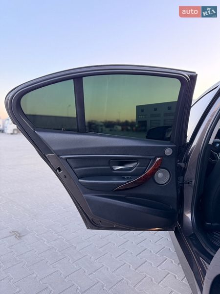 Седан BMW 3 Series 2013 в Черновцах